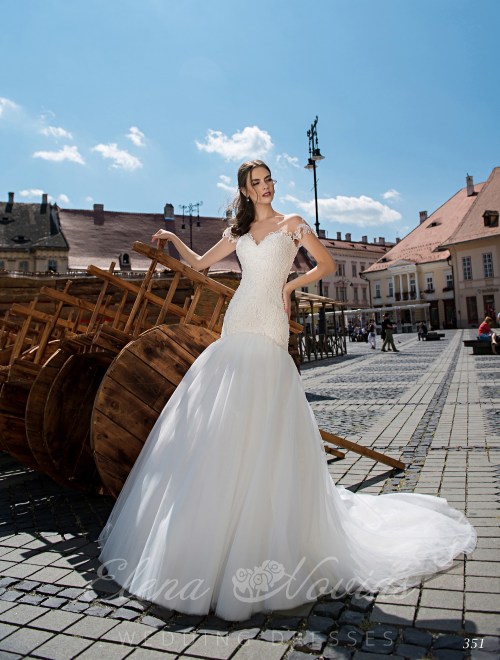 Свадебные платья "рыбка" со шлейфом от  Elena Novias оптом 351